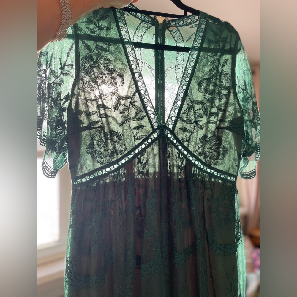 No label gorgeous green lace dress size large
Lined